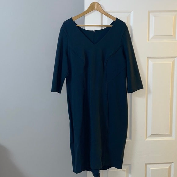 New. Thick dress. - Picture 3 of 5